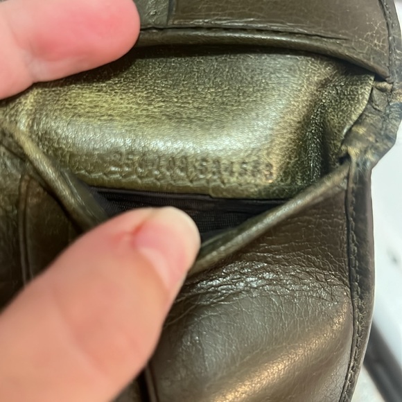 Authentic Gucci Wallet Mens GG Embossed wallet in olive green and black - Picture 8 of 8